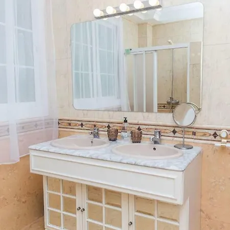 Sea Front 4 Bedroom * Fuengirola